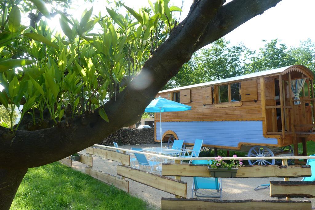 Guest house Roulotte Au Pied Du Vercors Saint-Jean-en-Royans